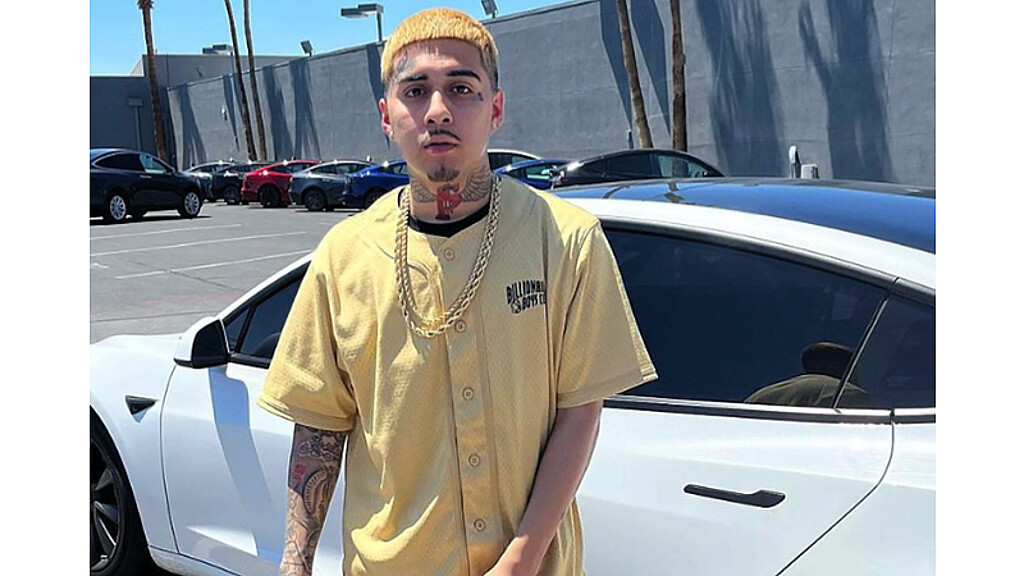 El cantante mexicoamericano Jaime Brugada Valdez, mejor conocido como MoneySign en el mundo de la música urbana, murió apuñalado a los 22 años mientras cumplía condena en una prisión de California.