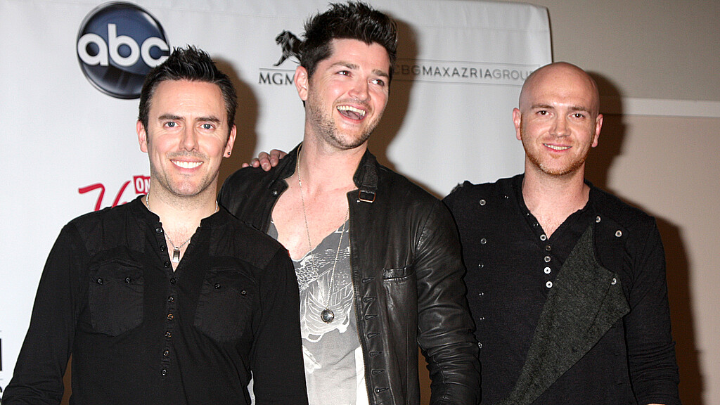 Glen Power (izq.), Danny O'Donoghue (centro) y Mark Sheehan (der.), de la banda The Script en los 2011 Billboard Music Awards