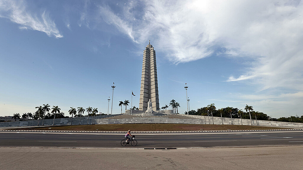 Cuba aplaza actos por primero de mayo