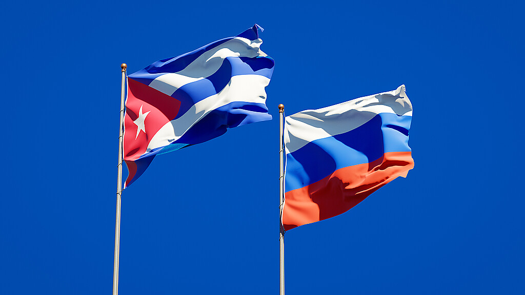 Banderas de Cuba y Rusia