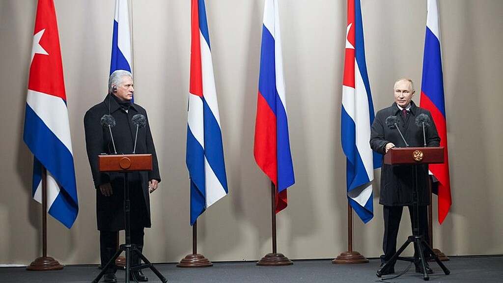 El presidente de Rusia, Vladimir Putin, y el gobernante cubano, Miguel Díaz-Canel