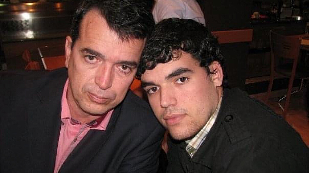 Aníbal Quevedo Rodríguez junto a su hijo Juan Alejandro, dueño de la PYMES 25MN SURL 