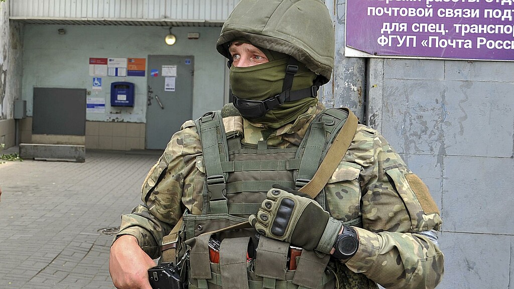 Militar de Wagner Group bloquea el acceso a una oficina de correos en Rostov del Don, sur de Rusia