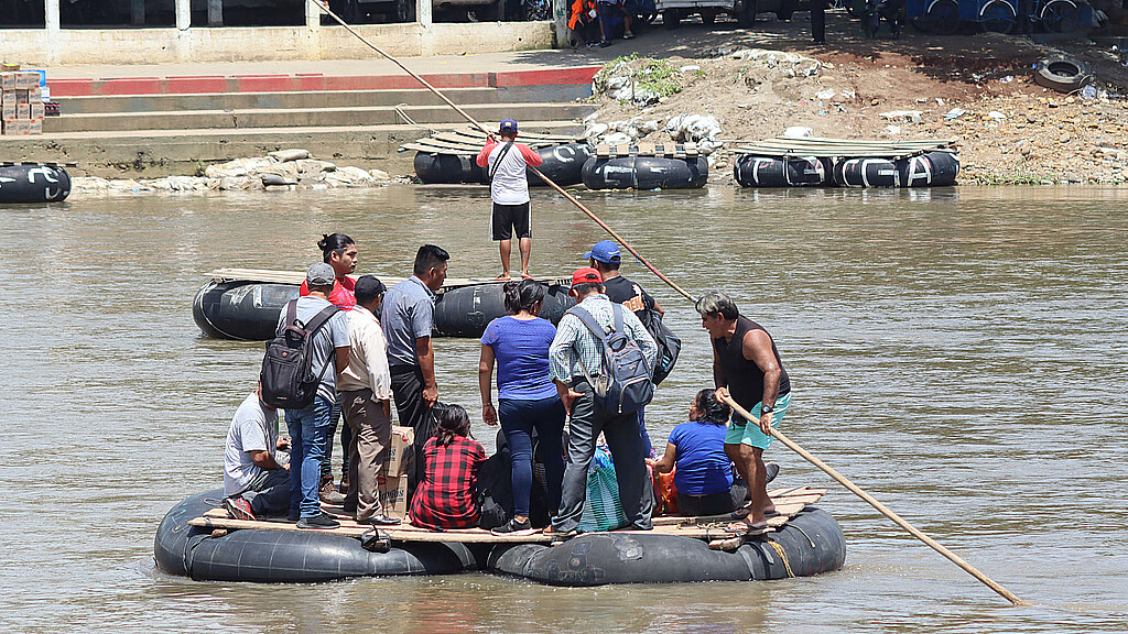 Venezolanos llegan por miles a México