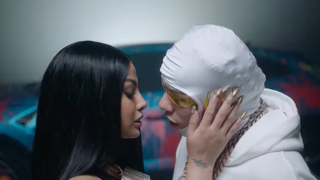 La dominicana y el rapero 6ix9ine protagonizaron un tremendo beso 