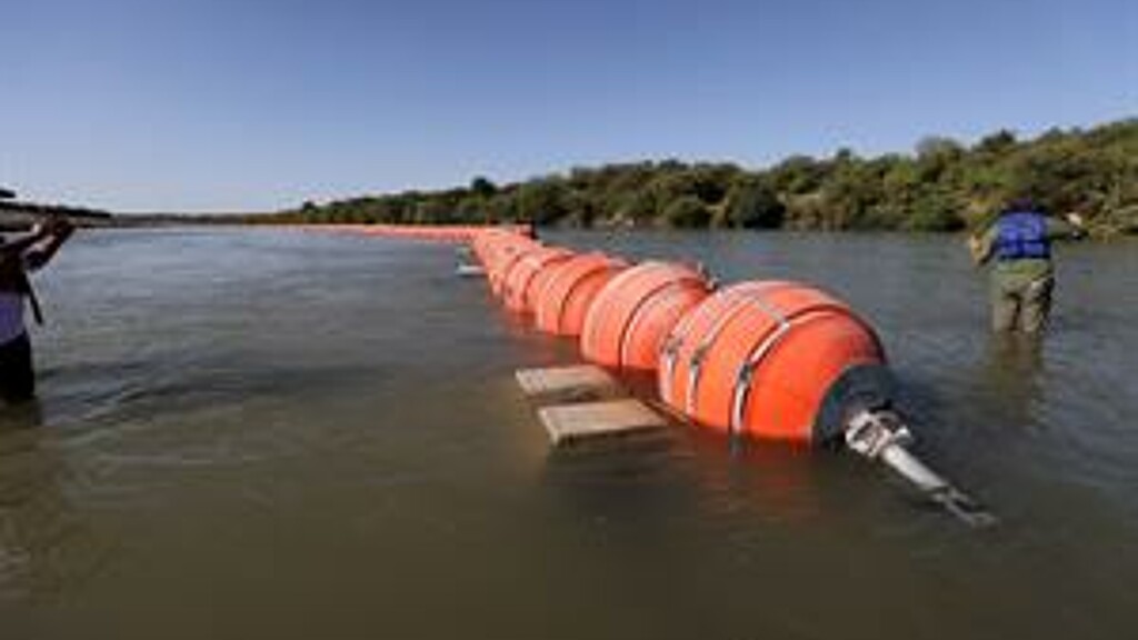 Floating border wall in Texas