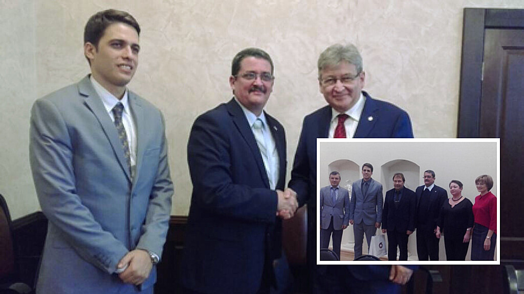 Ángel David Fernández del Valle, junto a otros funcionarios de la Embajada de Cuba en Rusia visitan centros universitarios de la República de Tatarstán (2016)