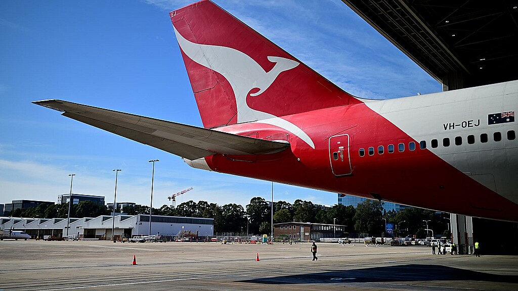 Foto de archivo de la cola de un avión de Qantas en Australia.  