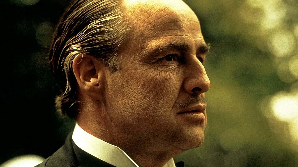 Fotograma de archivo cedido por Paramount Pictures donde aparece el actor Marlon Brandon como Vito Corleone en la película 'The Godfather' dirigida en 1972 por Francis Ford Coppola.