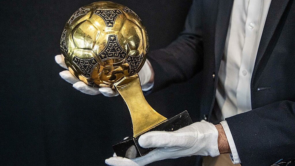 Balón de Oro concedido a Diego Maradona como mejor jugador del mundial de México'86, que iba a ser subastado. 