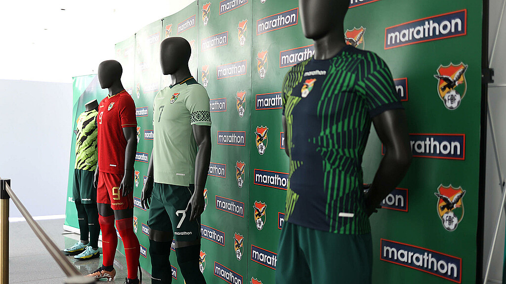 Fotografía del nuevo uniforme de la selección boliviana de fútbol para la Copa América 2024