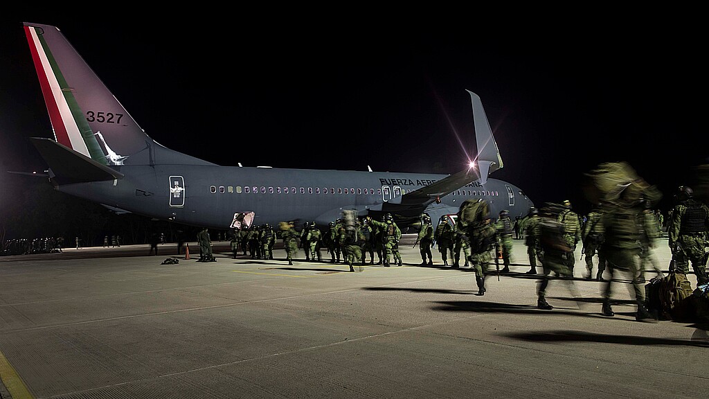 Mexican army soldiers arrive in Sinaloa to reinforce security activities derived from the confrontation between armed forces, police and members of organized crime in 2019