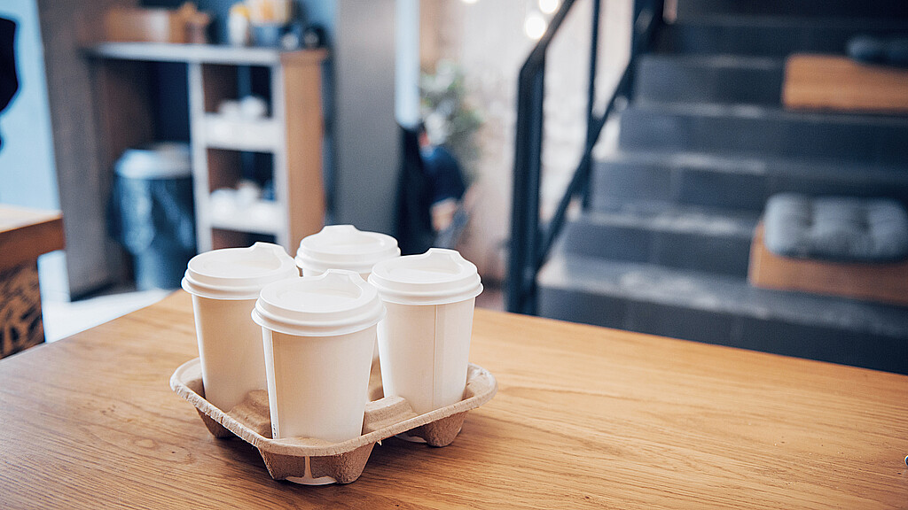 Toma café para trabajar para toda la oficina