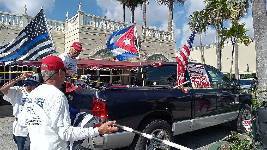 Fotografía de archivo de ciudadanos cubanos exiliados que participan en una movilización en Miami, Florida (EE. UU).