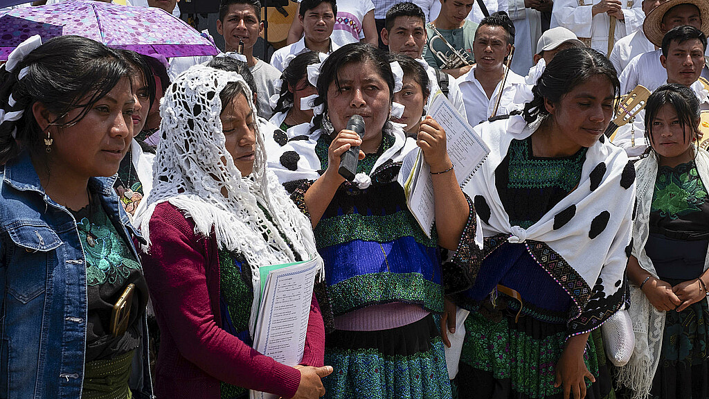 Indígenas se manifiestan por la paz y contra el aumento de la violencia del narcotráfico en el estado de Chiapas,