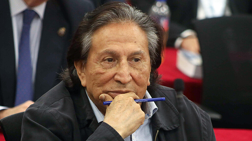 Fotografía cedida del expresidente Alejandro Toledo que asiste a la lectura de su sentencia este 21 de octubre de 2024, en Lima (Perú). 