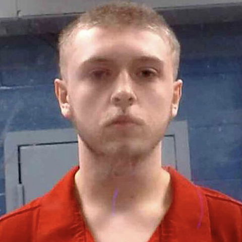 Joven condenado a cadena perpetua por asesinar a toda su familia cuando tenía 16 años