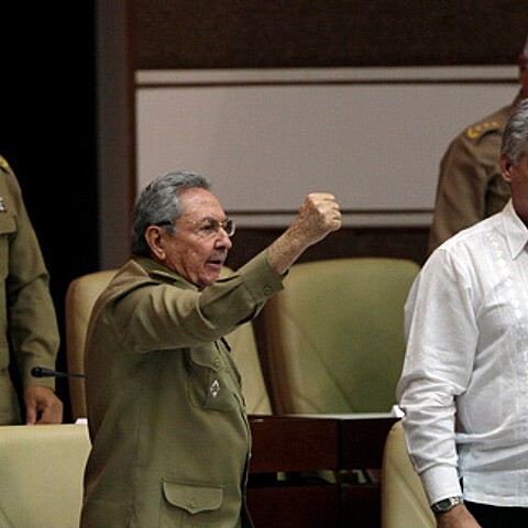 Raúl Castro y Miguel Díaz-Canel en la Asamblea Nacional del régimen comunista