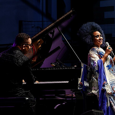 Nuviola cantó por la libertad de Cuba en Miami