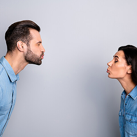 Crean dispositivo para besar a tu pareja, así estés a miles de kilómetros: ¿Cómo funciona?