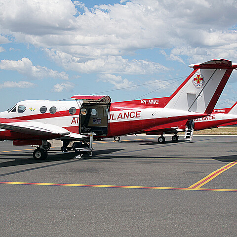 Mueren cinco personas al estrellarse un avión ambulancia