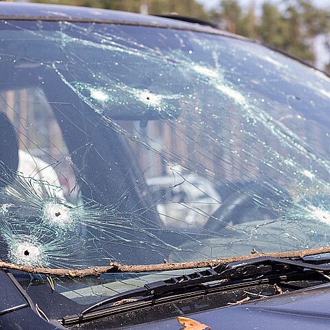 Disparan contra auto de reguetonero cubano El Carli en Miami