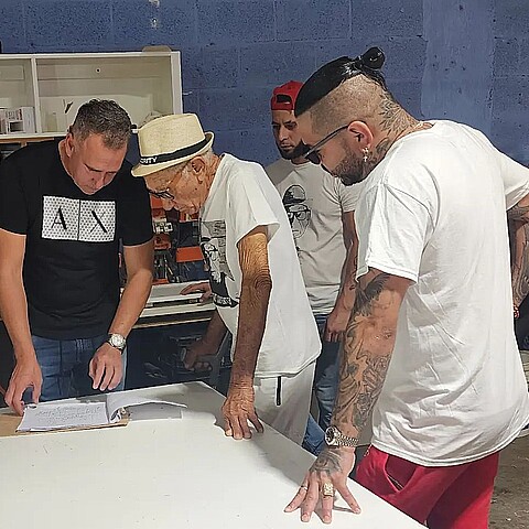 El abuelo del artista llegó hace una semana a Miami 