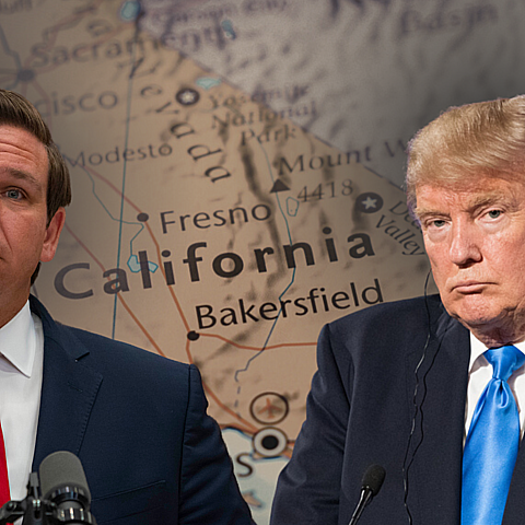 El gobernador de Florida, Ron DeSantis (izq), y el expresidente Donald Trumo (der). En el fondo el estado de California