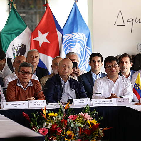 Delegación del ELN junto a la del Gobierno de Colombia