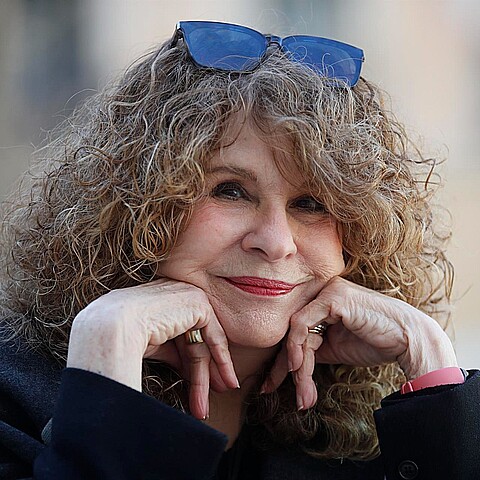 Escritora Gioconda Belli rompe su pasaporte nicaragüense tras acciones de Ortega: "Eso no me quita la nacionalidad"