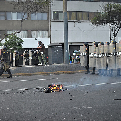 Policía Nacional de Perú/Manifestaciones en Lima, 12 de diciembre de 2022