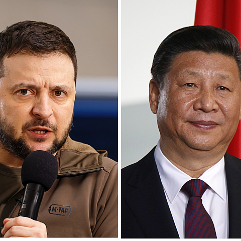 El presidente ucraniano, Volodymir Zelenski (izq), y presidente chino Xi Jinping