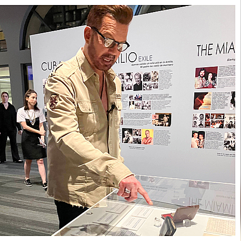 Willy Chirino en el Museo de la Historia