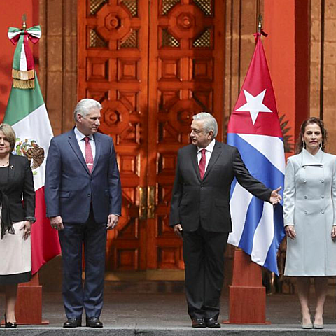 El dictador cubano Miguel Díaz-Canel visita al presidente de México, Andrés Manuel López Obrador