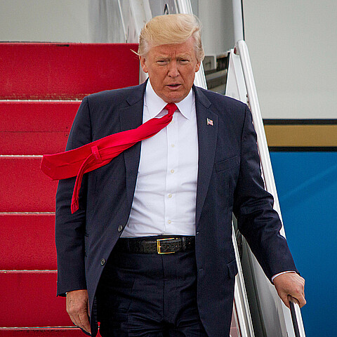 Trump visita zona de descarrilamiento en Ohio