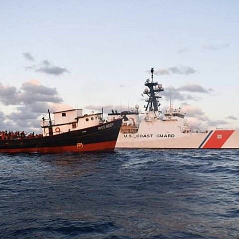 EEUU intercepta embarcación con más de 300 inmigrantes haitianos
