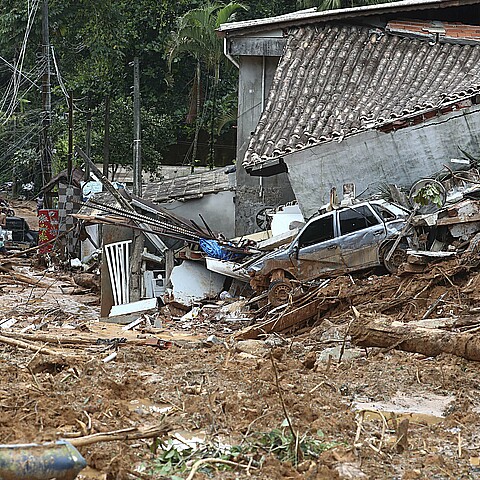Fotografía de una zona afectada por las fuertes lluvias en el litoral del estado de Sao Paulo