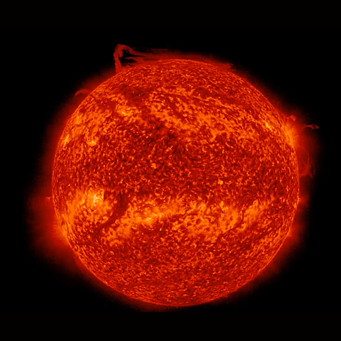 Momento en que un trozo del polo norte del Sol se desprende fue captado por la NASA