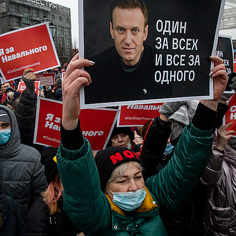 Documental sobre opositor ruso Navalny se lleva un Óscar: realizadores dedican el premio a todos los presos políticos