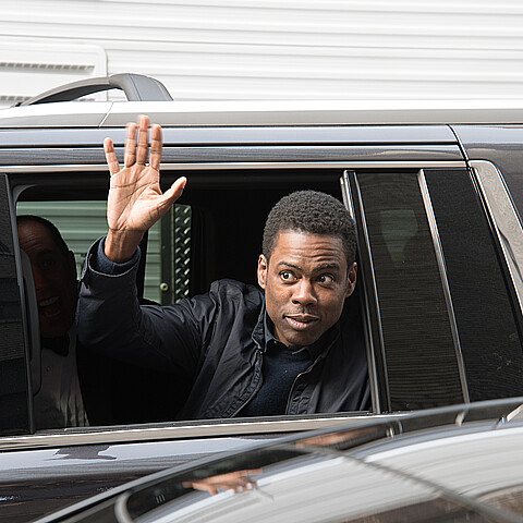 Chris Rock habla de la "indignación selectiva" y la bofetada de los Oscar en un especial en vivo de Netflix