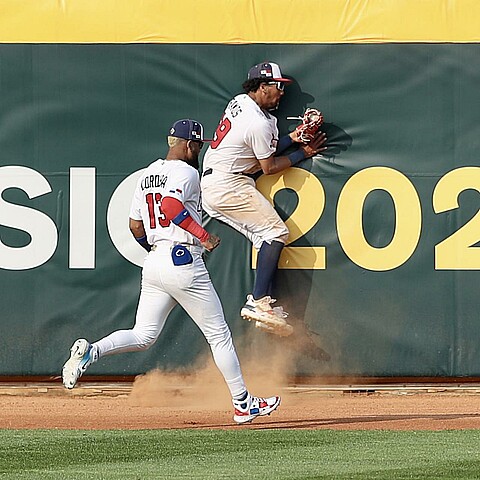 Jugadores de la selección de béisbol de Panamá durante el partido contra Cuba en el marco del Clásico Mundial de Bésibol celebrado en Taichung, Taiwán, este viernes