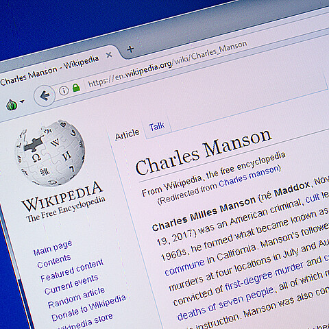 Murió Linda Kasabian, miembro de la secta de Charles Manson, que masacró a Sharon Tate y otras seis personas