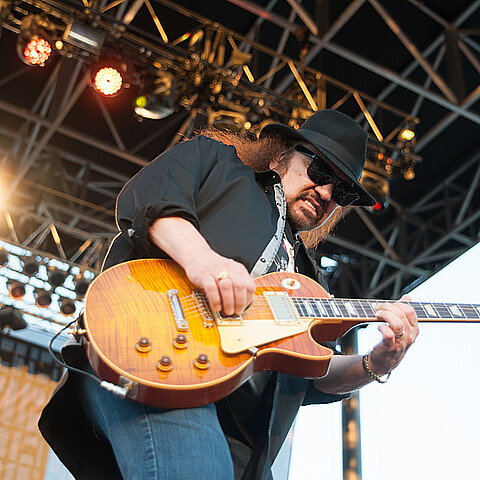 Muere guitarrista fundador de Lynyrd Skynyrd, Gary Rossington