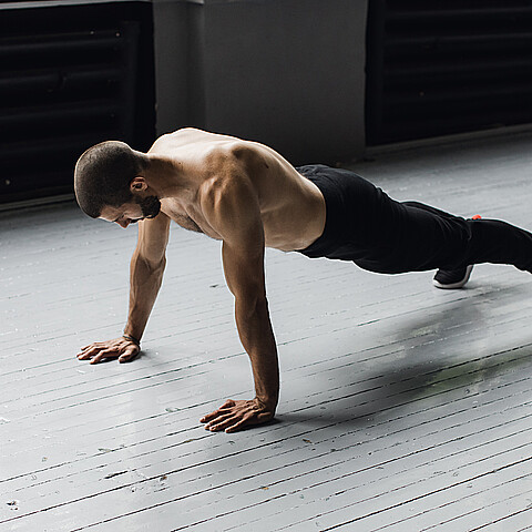 Hombre de Tampa, de 60 años, hizo 3264 planchas en una hora y rompió un récord mundial