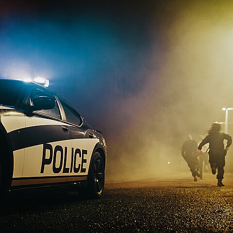 Hombre le dispara a una mujer desnuda que se le coló en la casa