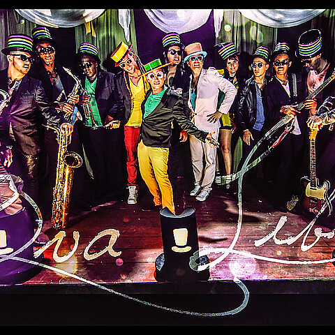 Los músicos de la banda cubana QvaLibre se reunieron en Miami 