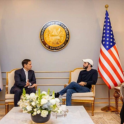 Senador Marco Rubio (izq) junto al presidente de El Salvador, Nayib Bukele (d)