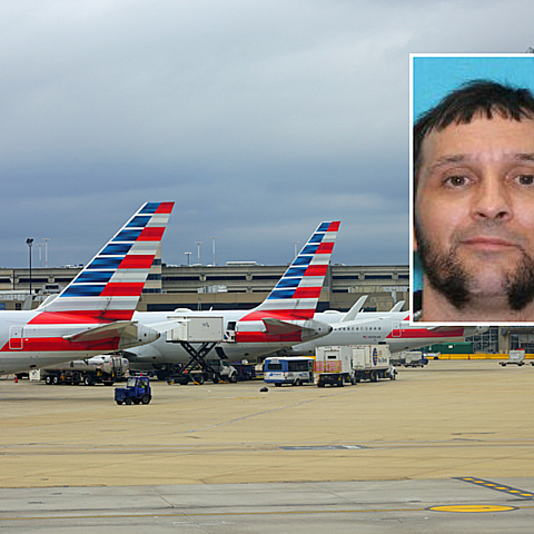 Marc Muffley, de 40 años, está acusado de posesión de un explosivo en aeropuerto