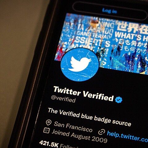 ¿Cuándo se eliminará el check azul de verificación en Twitter?