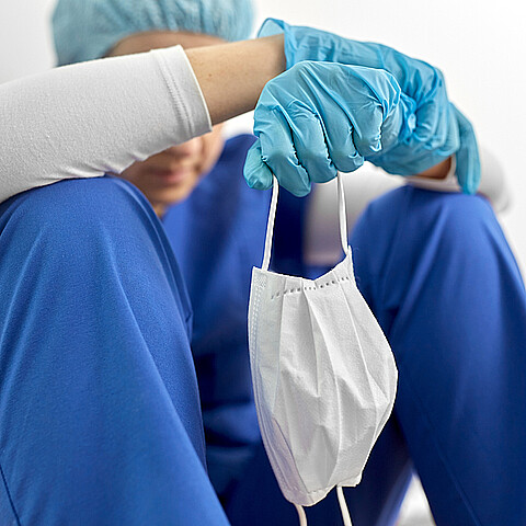 Enfermera muere tras intentar autopracticarse una liposucción